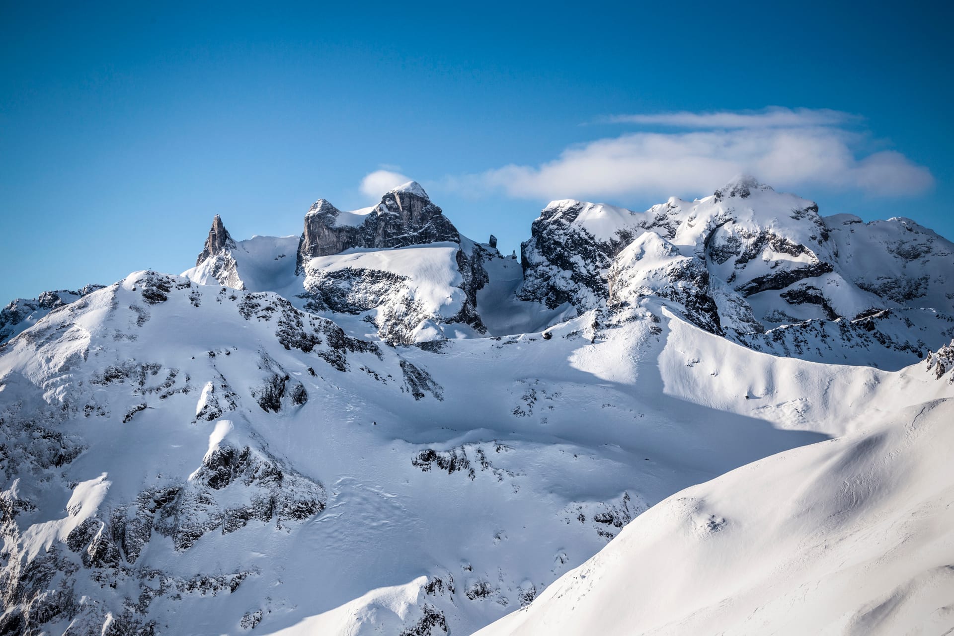 Verschneite Gipfel der Silvretta Montafon über Gaschurn